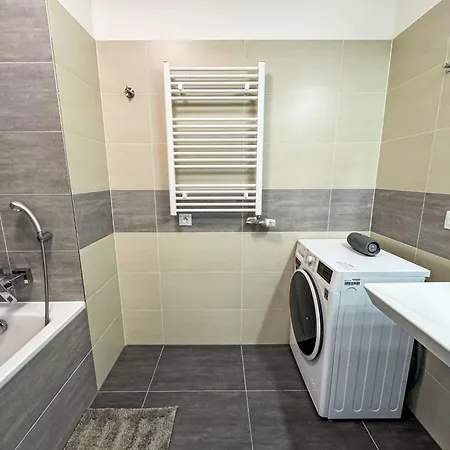 Elegant Two-bedroom For 6 By Interhome Apartament Praga
