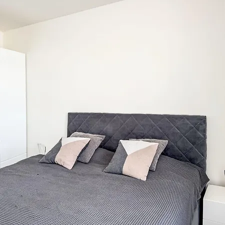 Elegant Two-bedroom For 6 By Interhome